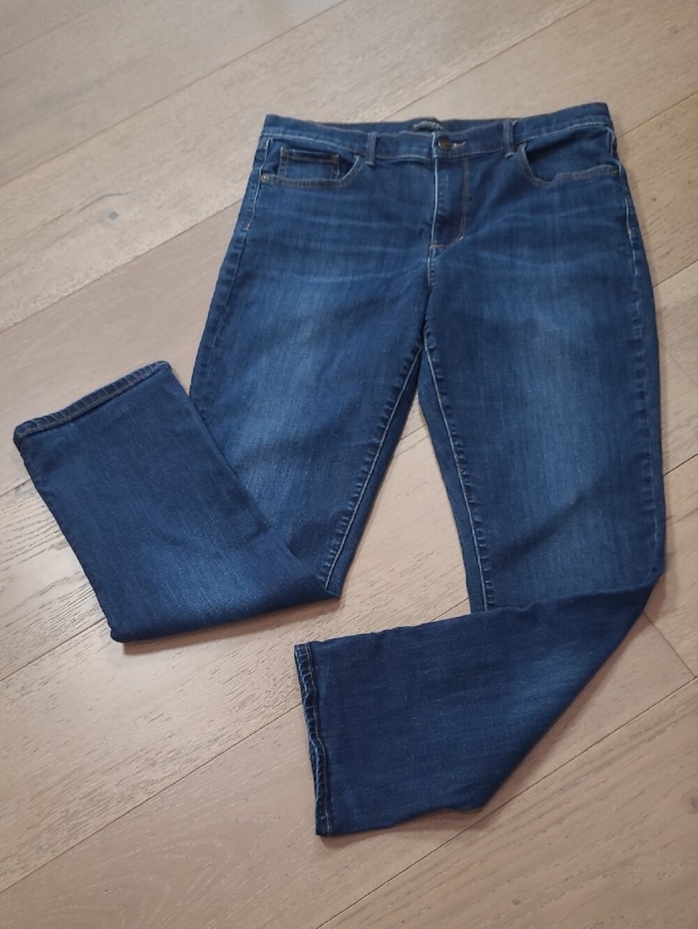 Banana Republic Jeans Women's sz 31 Girlfriend Lindsay Mid Rise Straight Denim